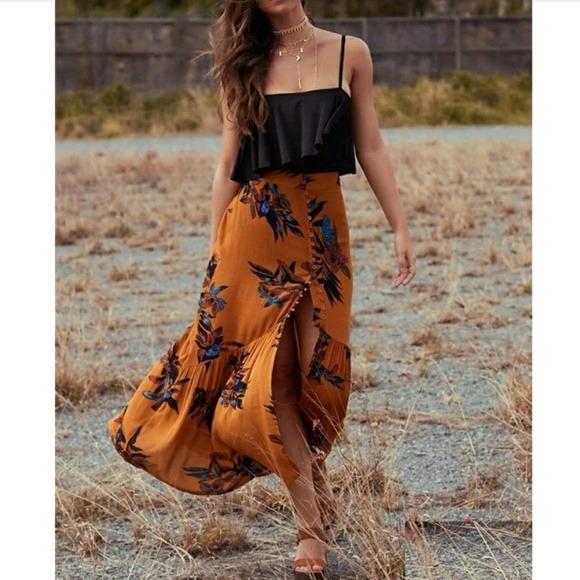 Dresses & Skirts - ❤️Coming soon❤️🌿FLORAL SKIRT🌿